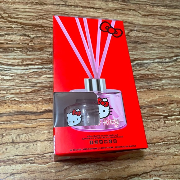 Hello Kitty - Picture 3 of 7